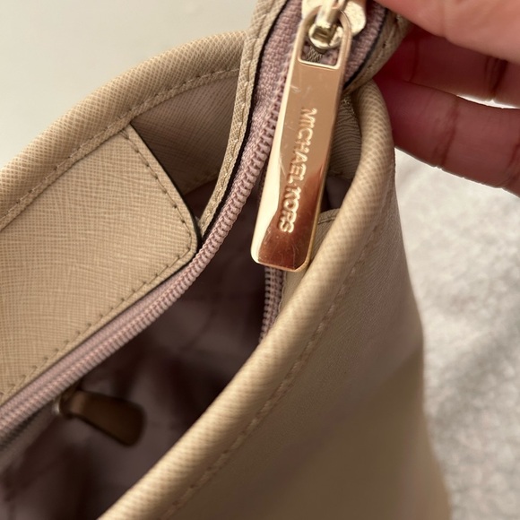 Michael Kors Jet Set Top Zip Tote - Picture 6 of 11